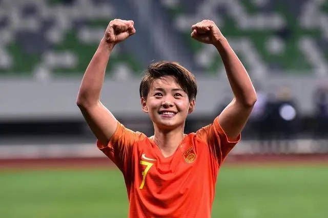 影片由迈克·弗拉纳根执导、编剧，“抖森”汤姆·希德勒斯顿主演，马克·哈米尔 《查克的一生》曝预告 抖森演绎鬼屋之子的一生 2025-03-14 由“抖森”汤姆·希德勒斯顿主演的电影《查克的一生》（The Life of Chuck）曝光先导预告，该剧由迈克·弗拉纳根(《睡梦医生》《鬼入侵》)执导、编剧，马克·哈米尔、切瓦特·埃加福、凯伦·吉 抖森《查克的一生》曝海报 三个人生阶段同框！
